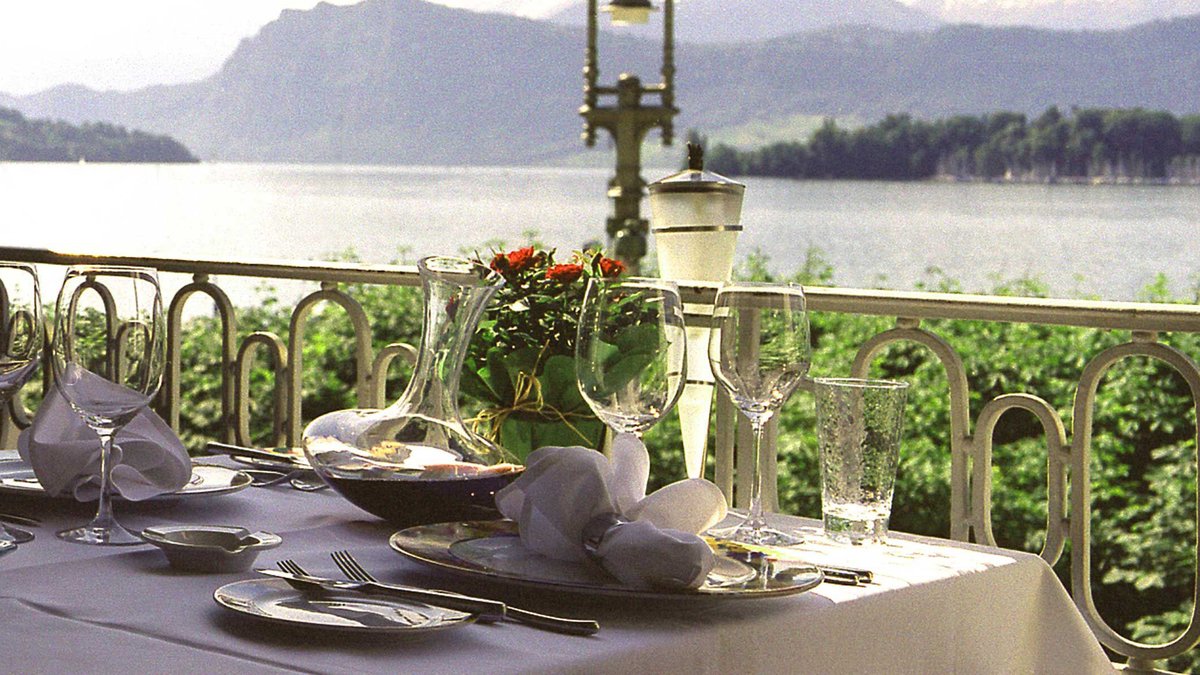 Restaurant Olivo Grand Casino Luzern mit Blick auf den See und die Alpen